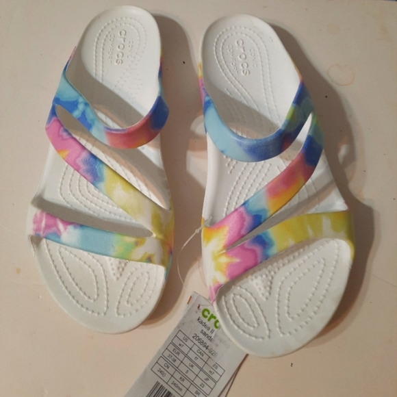 NWT CROCS Womens  Multicolor Tie-Dye Sandals Size 7 - Picture 1 of 9